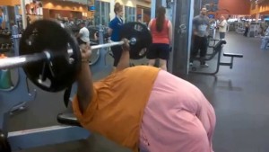 Tlustý benchpress